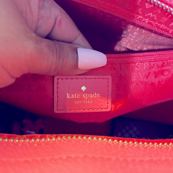 KateSpade Crossbody Satchel EUC with free #5 Necklace & Croc Keychain &  Stitch - Picture 11 of 11